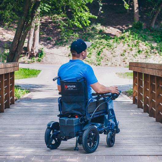 Кресло-коляска c электроприводом для инвалидов Ortonica Pulse 120 2