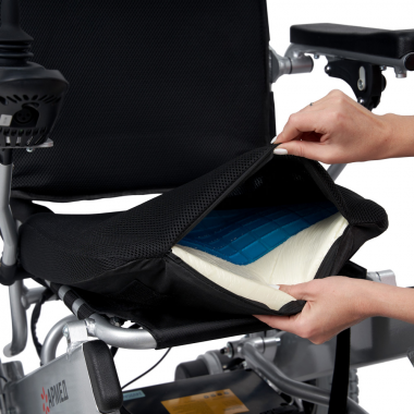 Кресло-коляска c электроприводом для инвалидов Армед JRWD602. Комфортное кресло