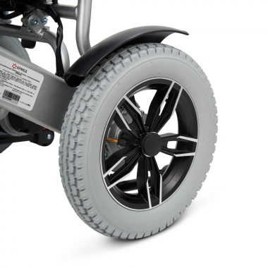 Кресло-коляска c электроприводом для инвалидов Армед JRWD602. Продуманные колеса